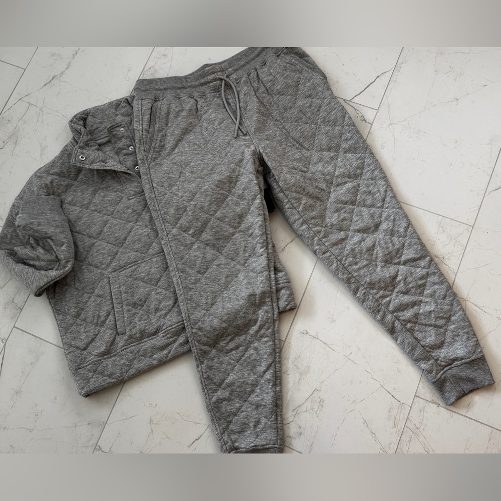 90 DEGREE BY REFLEX BIG DIAMOND QUILTED HALF TOP BUTTON WOMEN GRAY JOGGER SET.